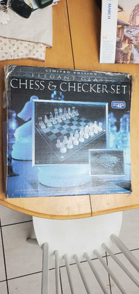 Glass Chess and checker set. 2 in 1.
