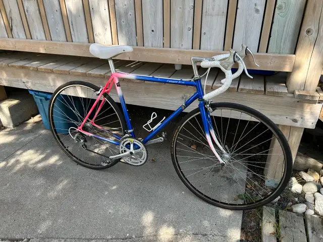 Road Bike in Road in Cambridge - Image 2