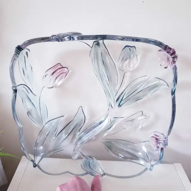 Vintage  Mikasa Tivoli Crystal Pink Tulips Large Flower Divided  in Home Décor & Accents in Ottawa - Image 2