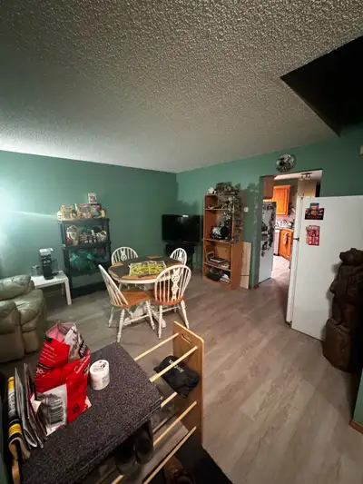 A comfortable room in a shared house with three male roommates. Enjoy a respectful living environmen...