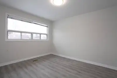 - Gorgeous 2 Bedroom unit @401 & DVP (upper floor) - High Demand Community, Walking Distance to TTC,...