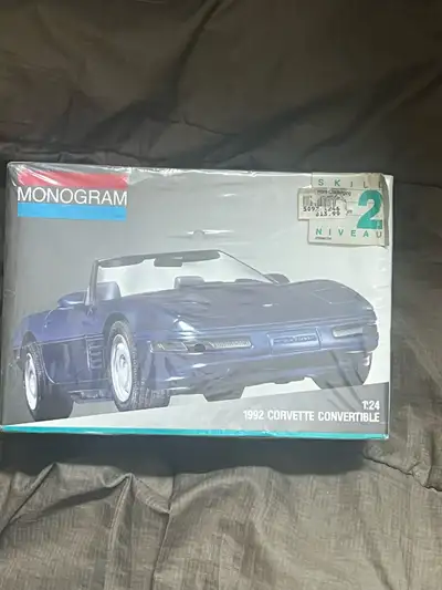 Offering a new, sealed Monogram 1992 Corvette Convertible model kit, scale 1:24. This collectable ki...