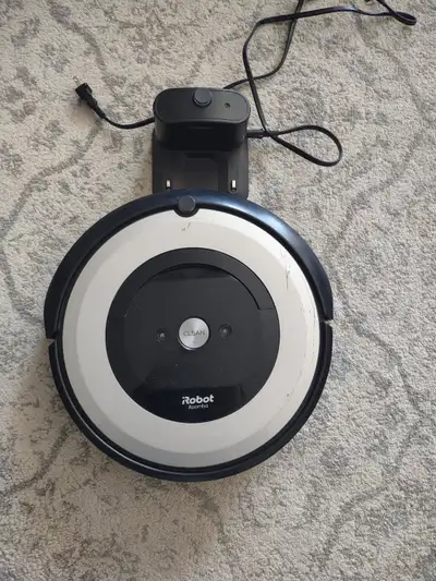 Roomba e5 robot vacuum cleaner with charge station. Still in good working order, but it does have lo...