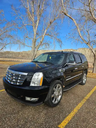 2009 escalade 6.0L Hybrid 222km Active status. Runs and drives perfect All power options/ sunroof/ba...
