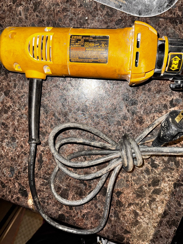deWalt cut out tool DW660 in Power Tools in Saskatoon - Image 2
