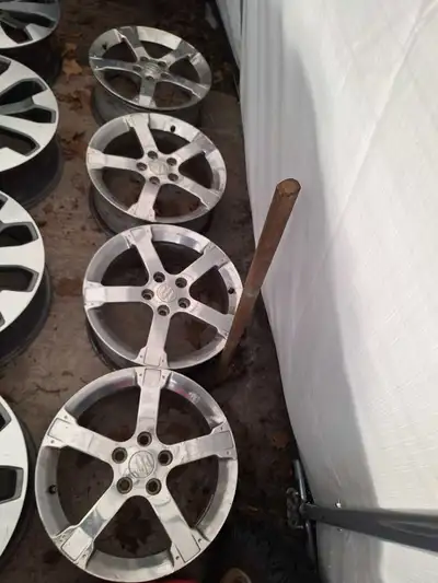 Fit GM Equinox and Saturn vue or Suzuki Xl7/Grand vitara. 5x115mm bolt pattern with 70.1mm center bo...