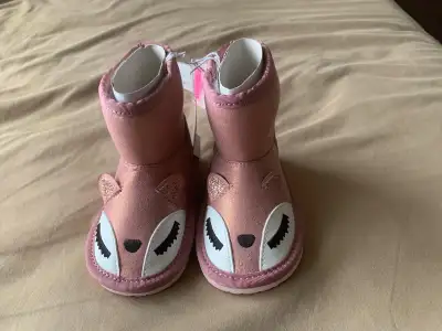Toddler shoes size 4 brand new, View more