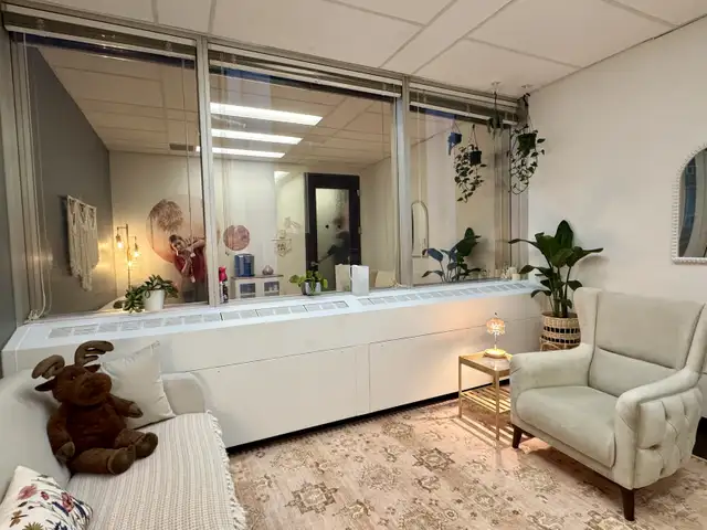Psychotherapy Private Office Room (1235 Bay St) in Commercial & Office Space for Rent in City of Toronto - Image 5