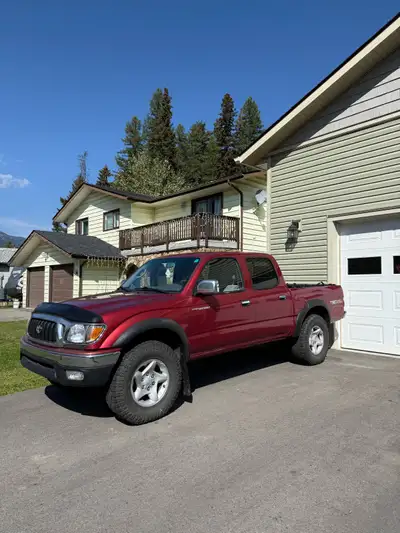 2002 Toyota Tacoma Double cab with sunroof TRD offroad, limited trim. Has working rear e-locker 3.4L...