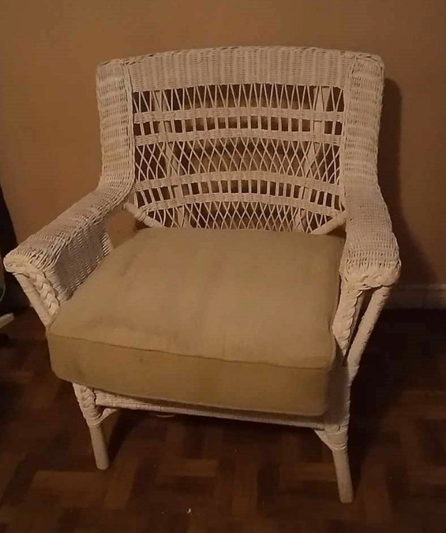 White Wicker Furniture in Other in Mississauga / Peel Region - Image 2