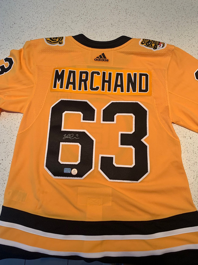  Brad Marchand Signed Reverse Retro 1.0 Jersey Adidas 52 in Hockey in Longueuil / South Shore
