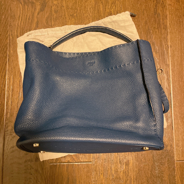 Fendi Leather bucket bag  in Women's - Bags & Wallets in Markham / York Region