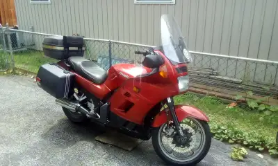 Kawasaki Concours Sport Touring - Full Tour Pkg (removable) 6 speed transmission, Madstad adjustable...
