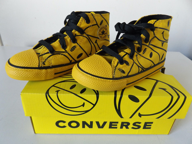 NEW CONVERSE CHINATOWN MARKET CHUCK TAYLOR HIGH TOP YOUTH SIZE 1 in Kids & Youth in Oakville / Halton Region