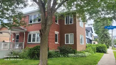 This cozy ground-floor unit of a house is located in the heart of Hintonburg–Westboro. It offers 2 b...