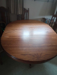 Table an 5 chairs 