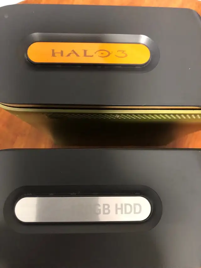 Xbox  360 Halo&  Xbox 360(both 3rings with accesories Repairable in XBOX 360 in City of Montréal - Image 4