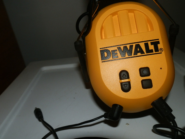 DEWALT DPG17 Bluetooth Hearing Protector Ear Muffs in Headphones in Dartmouth - Image 2