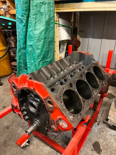 Moteur 400 Small block Chevrolet. Block,crank,rod et piston Block 2 bolts main, percé 0.030, crank d...