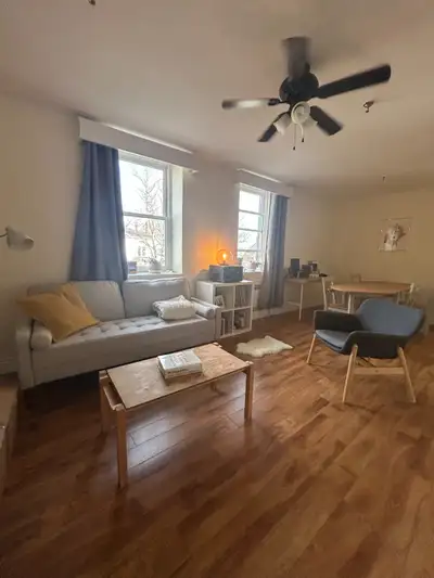 Enjoy waterfront living in this charming one-bedroom apartment located right in downtown Charlotteto...