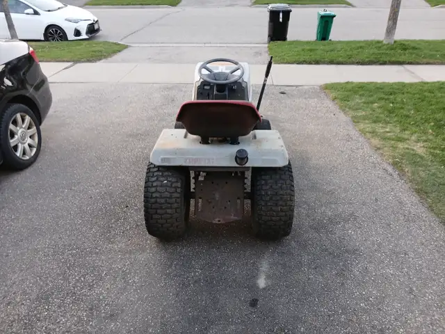Craftsman DieHard Lawn Tractor For Sale in Lawnmowers & Leaf Blowers in Kitchener / Waterloo - Image 5