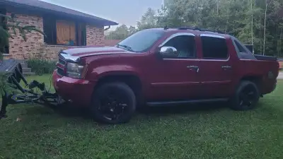 Fully loaded avalanche with plow Starts and works 5.3 motor which has been rebuilt, rear end is also...