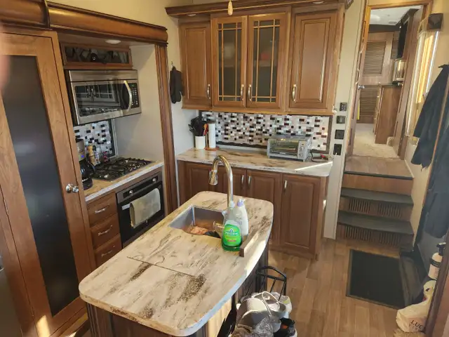 41Ft 5th wheel - priced for quick sale in Travel Trailers & Campers in Regina - Image 5
