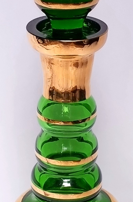 Pretty 1960s Emerald Green and Gilt Trimmed Glass Decanter! in Arts & Collectibles in London - Image 3