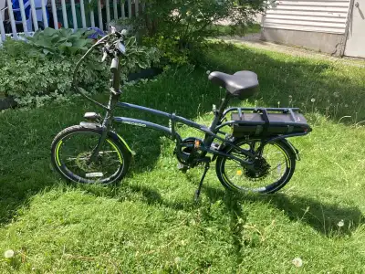 Pedego electric bike. Excellent condition. Only 90.3kms on it. 52v battery-10.5Ah-546Wh Li-ion. Bike...