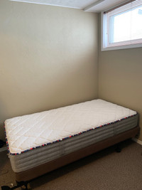 Single bed (mattress, boxspring & frame)