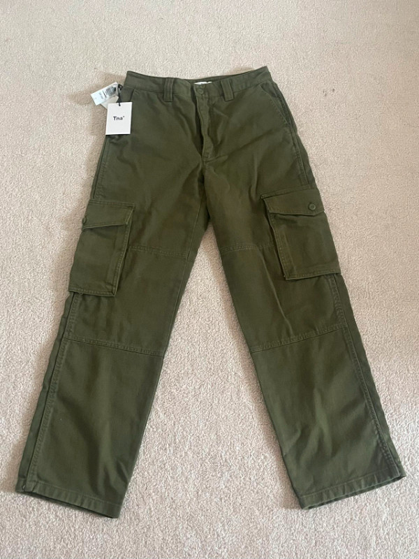 Aritzia TNA Chambers Cargo Pant (Olive Green) - Size 6 in Women's - Bottoms in Brantford