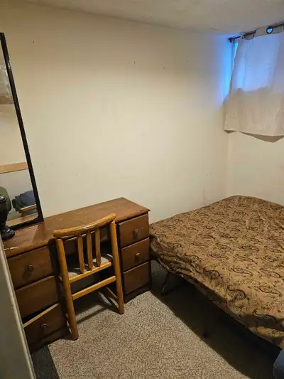 ASAP $600 room for rent Bank Street & andHunt Club all inclusive . Room is available asap or OCTOBER...