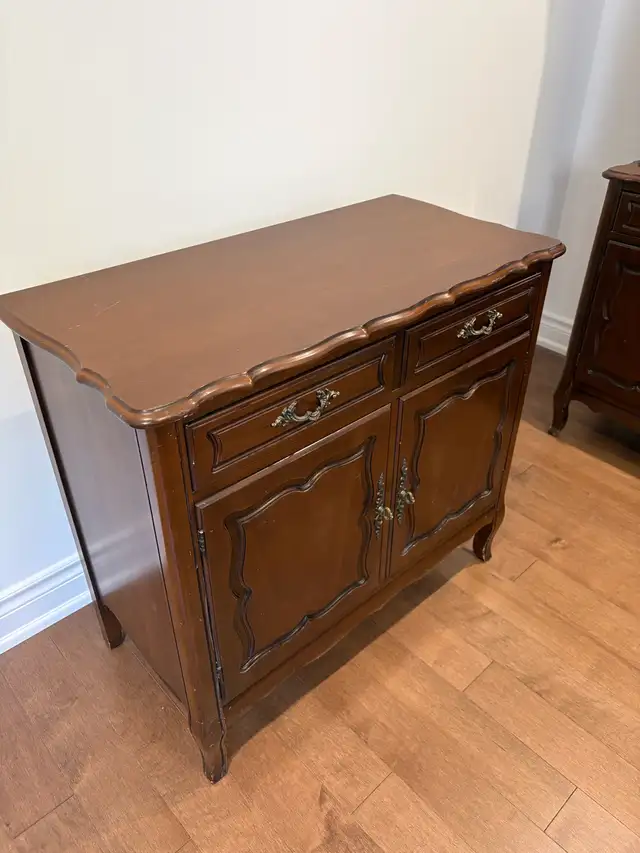 Vintage French Provincial Hutch & Sideboard Cabinet set in Hutches & Display Cabinets in Markham / York Region - Image 6