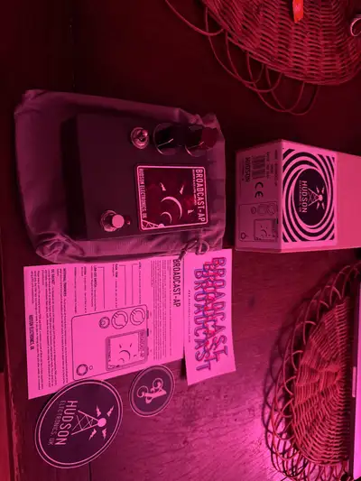 Hudson Broadcast Ariel Posen Green Limited edition 1/200!, View more