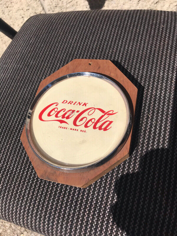 VINTAGE COCA-COLA COKE DISPENSER METAL CREST BADGE 5 1/2" DIAM. in Arts & Collectibles in Mississauga / Peel Region