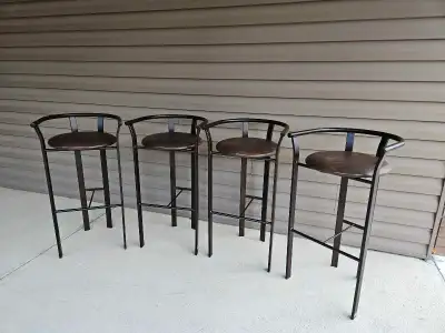4 bar stools EUC