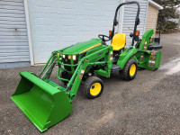 2015 John Deere 1023E 4x4 Tractor and Snowblower 