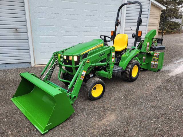 2015 John Deere 1023E 4x4 Tractor and Snowblower  in Heavy Equipment in Moncton