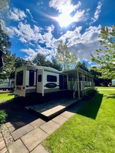 Salem Villa Estate 2015 park model in excellent condition. Located in Warwick Conservation Area in W...