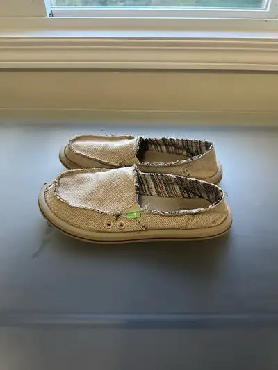Size 7 Sanuk shoes Pickup in Sutherland Will delete ad when gone 6393175578