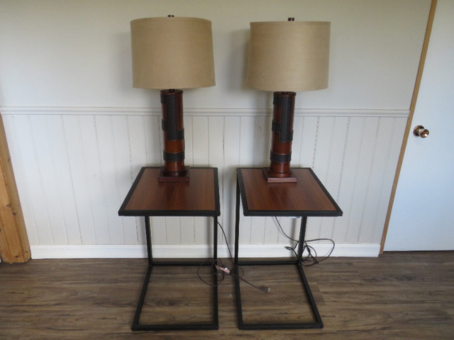 Pair Of Lamps (Tables Also For Sale) dans Éclairage intérieur et plafonniers  à Trenton - Image 3