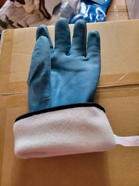 Lined fishing gloves 