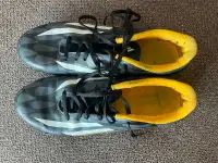 Adidas turf soccer shoes (size 7)