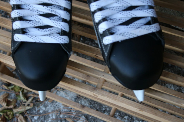 Skates for hockey Easton Uni SE5 800V size 10 D or men’s US 11 in Hockey in Markham / York Region - Image 2