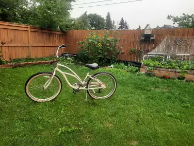 7 speed ladies Electra bicycle with original handle bar bell, View more