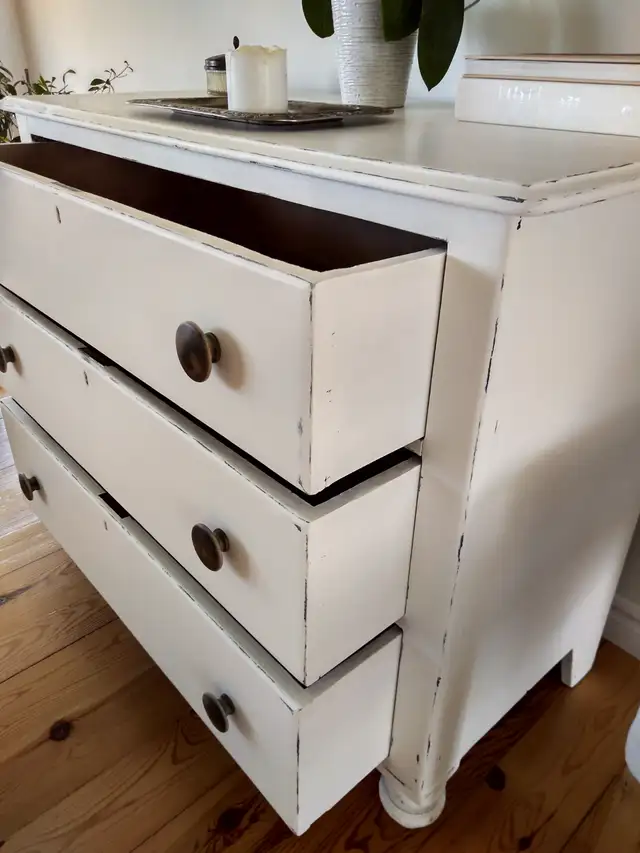 Antique Chest of Drawers | Dresser in Dressers & Wardrobes in City of Toronto - Image 7