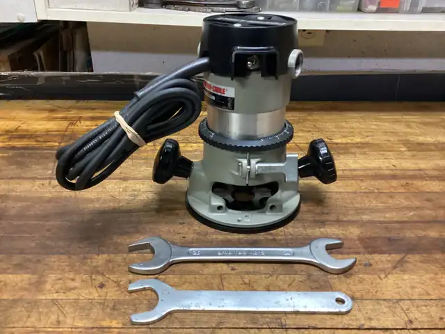 PORTER CABLE 6902 TYPE 5 H. D. 1 3/4 HP FIXED BASE 1/4” ROUTER in Power Tools in Barrie - Image 6