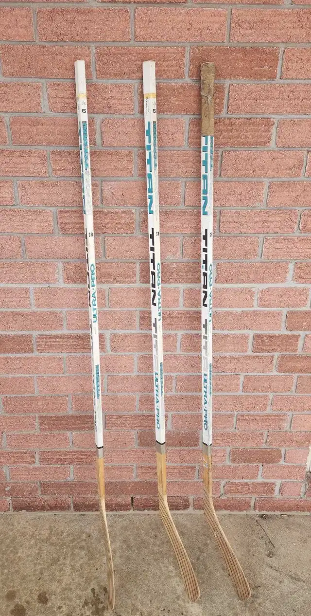 Titan Hockey Sticks - Ultra Pro Senior in Hockey in Oshawa / Durham Region - Image 3