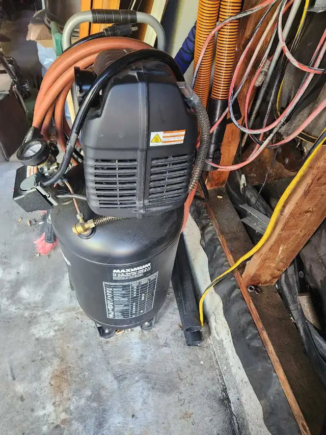 air compressor 15 gallons in Power Tools in Oshawa / Durham Region - Image 4