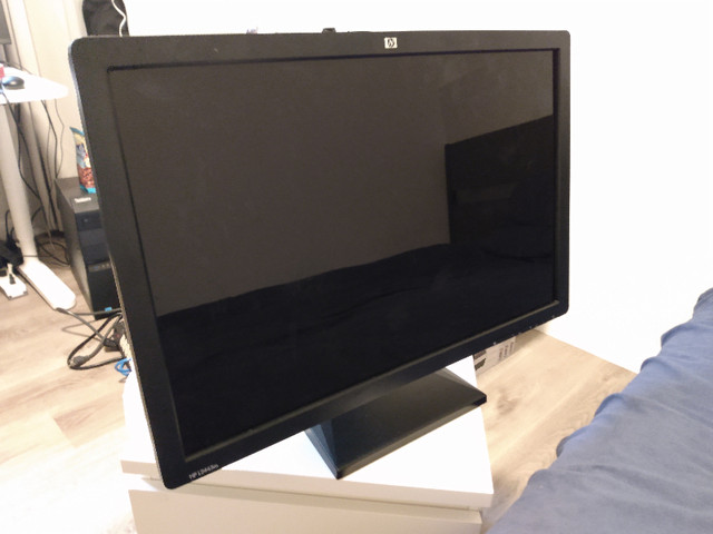 HP L2445m 24" LCD Monitor w/ Speakers in Monitors in Calgary